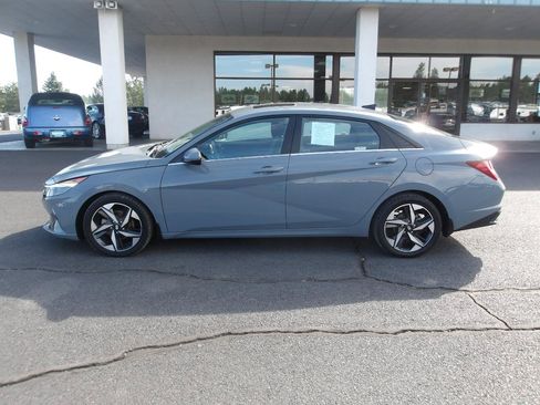 Used 2022 Hyundai Elantra SEL w/ Convenience + Premium Package FWD image 2