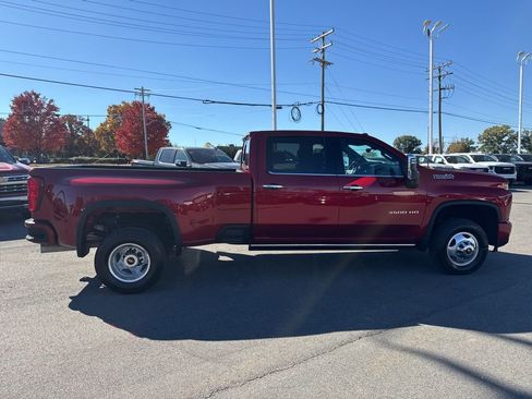 Used 2023 Chevrolet Silverado 3500 High Country w/ Technology Package image 6