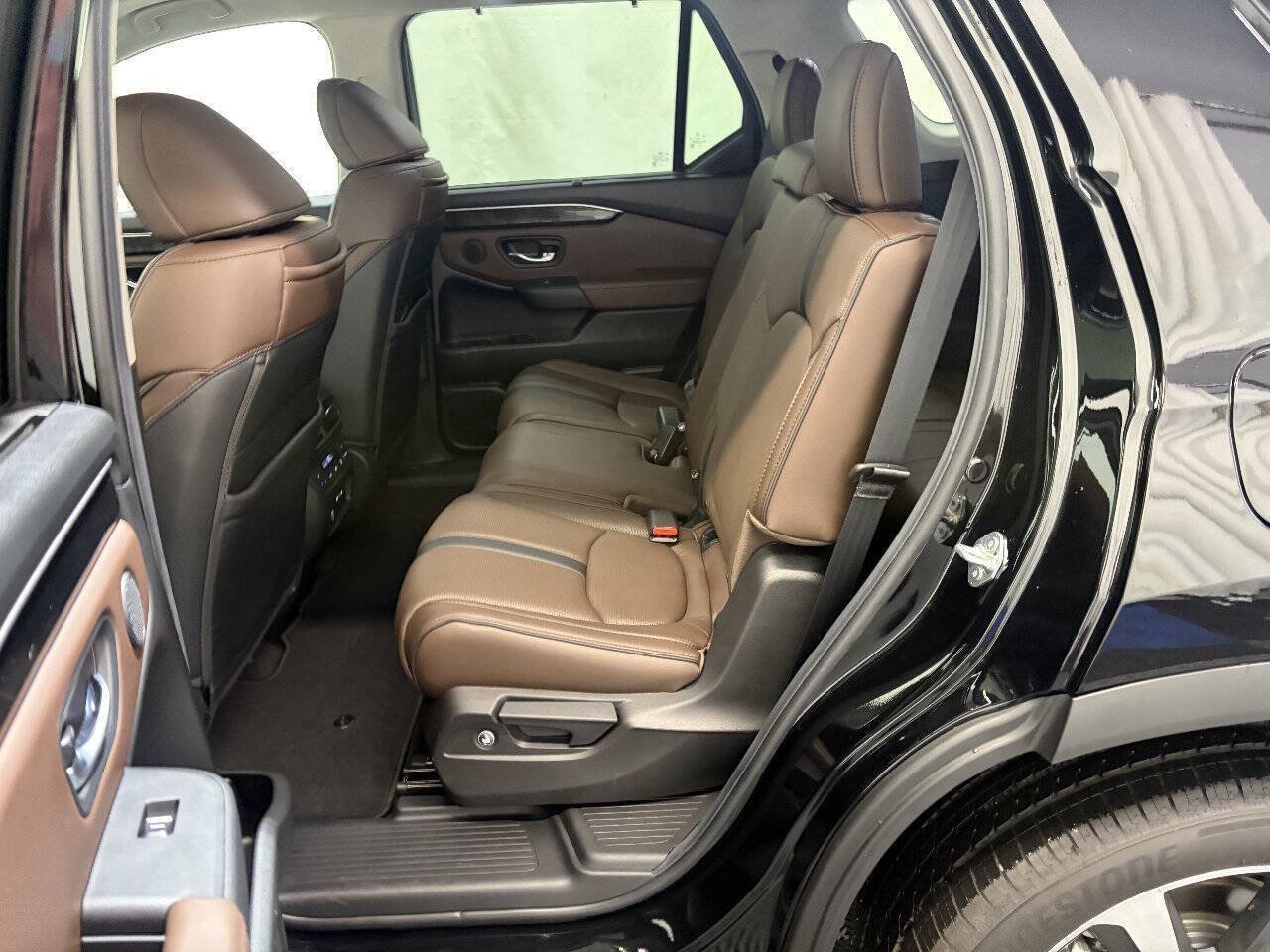 Used 2025 Honda Pilot Elite image 24