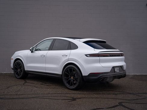 Certified 2025 Porsche Cayenne Coupe image 3