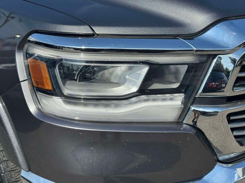 Used 2019 RAM 1500 Laramie AWD/4WD image 10