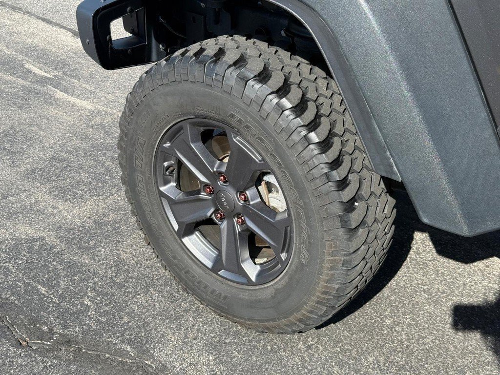 Used 2017 Jeep Wrangler Rubicon AWD/4WD image 12