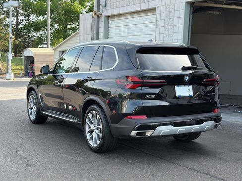 Used 2024 BMW X5 xDrive40i AWD/4WD image 3