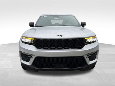 Used 2024 Jeep Grand Cherokee Limited w/ Black Appearance Package AWD/4WD image 2