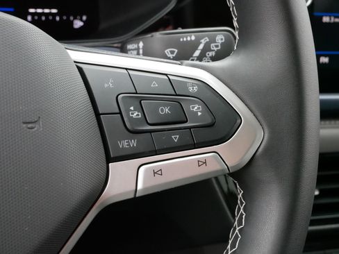 Certified 2024 Volkswagen Taos SE w/ Panoramic Sunroof Package image 25