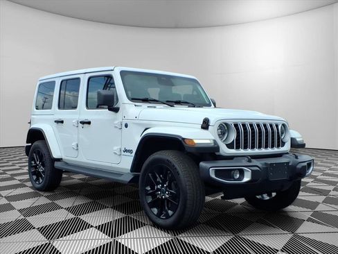 Used 2025 Jeep Wrangler Unlimited Sahara AWD/4WD image 1