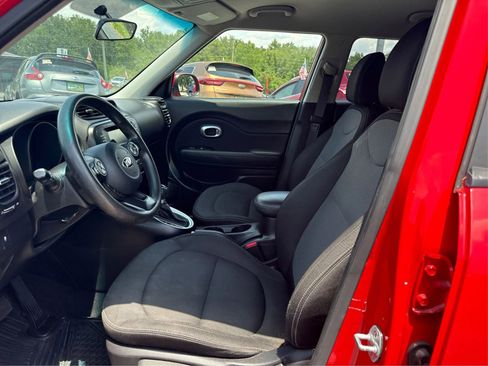 Used 2019 Kia Soul + FWD image 9