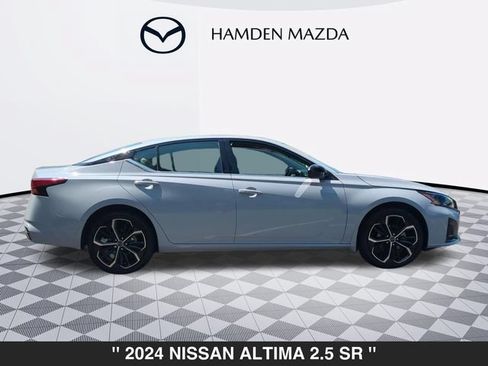 Used 2024 Nissan Altima 2.5 SR AWD/4WD image 2