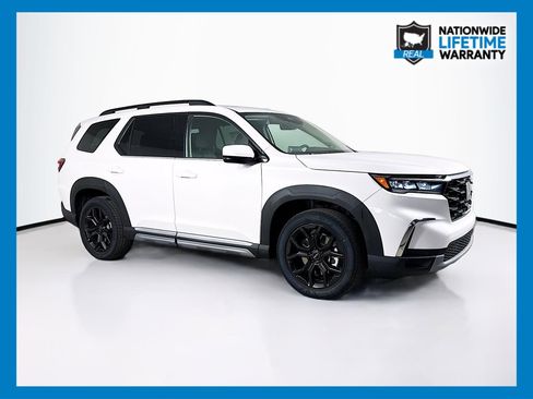 New 2025 Honda Pilot Touring image 1