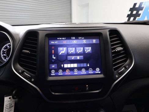 Used 2022 Jeep Cherokee Latitude AWD/4WD image 26