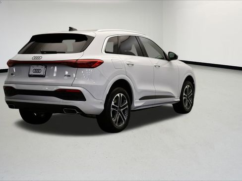 Certified 2025 Audi Q5 Premium Plus w/ Premium Plus image 5