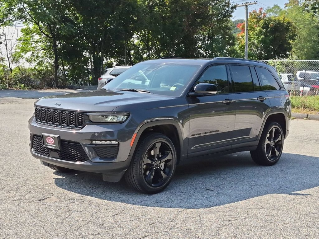 Used 2025 Jeep Grand Cherokee Limited AWD/4WD image 10