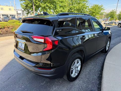 Used 2022 GMC Terrain SLE w/ Driver Convenience Package AWD/4WD image 11