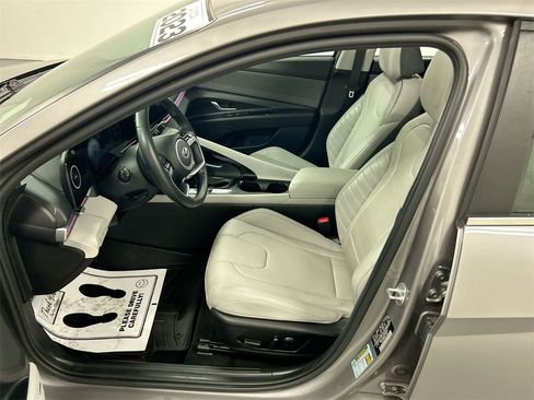 Used 2023 Hyundai Elantra Limited w/ Preferred Accessory Package image 9