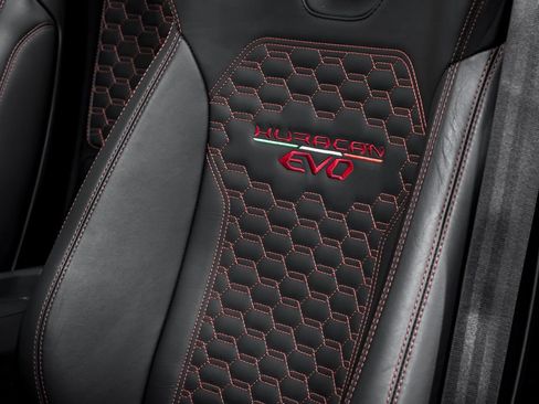 Used 2022 Lamborghini Huracan EVO RWD image 21