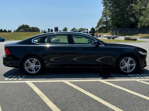 Used 2018 Volvo S90 T5 Momentum w/ Convenience Package image 7
