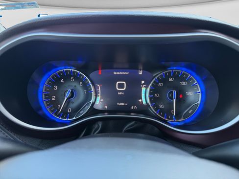 Used 2017 Chrysler Pacifica Limited w/ UConnect Theater Package FWD image 14