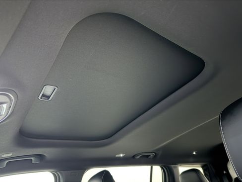 Used 2024 Jeep Grand Cherokee L Altitude image 7