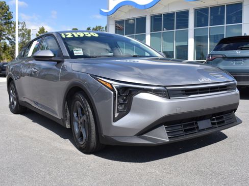 Used 2025 Kia K4 LXS image 3