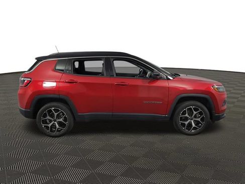 Used 2025 Jeep Compass Limited AWD/4WD image 10