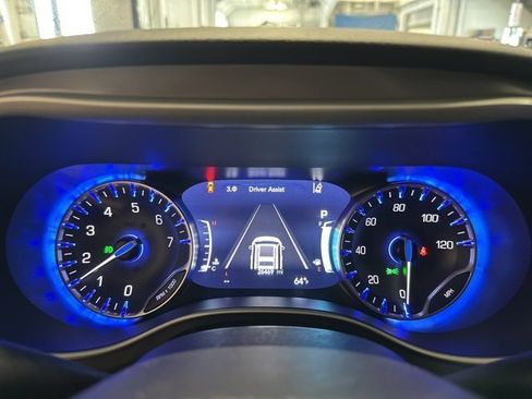 Used 2025 Chrysler Pacifica Select image 22