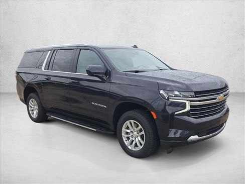 Used 2024 Chevrolet Suburban LT RWD image 3