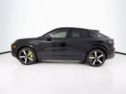 Used 2024 Porsche Cayenne Coupe image 2