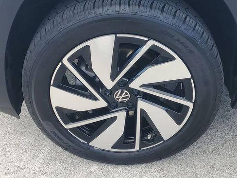 Used 2025 Volkswagen Atlas SE image 4