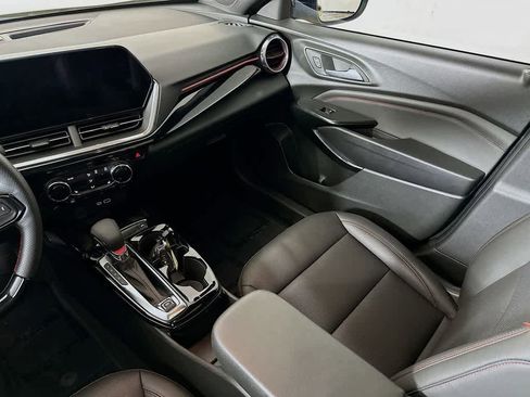 Used 2024 Chevrolet Trax RS w/ Sunroof Package image 11