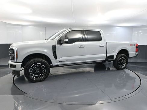 Used 2025 Ford F250 Platinum w/ FX4 Off-Road Package image 11