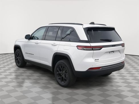 New 2026 Jeep Grand Cherokee Altitude AWD/4WD image 8