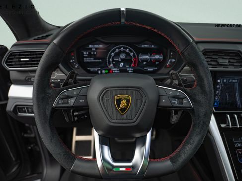 Used 2022 Lamborghini Urus AWD/4WD image 16