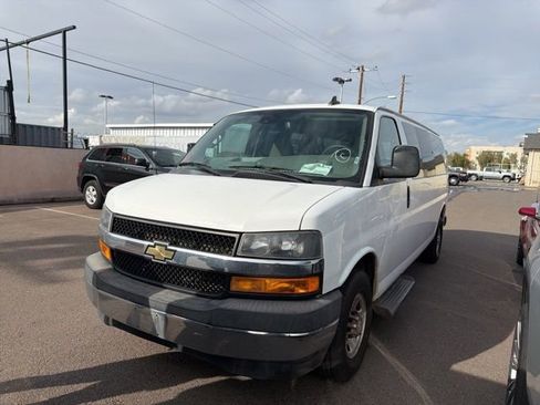 Used 2020 Chevrolet Express 3500 LT w/ LT Preferred Equipment Group image 10