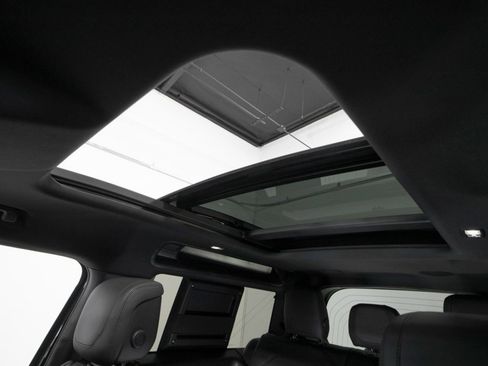 Used 2023 Land Rover Defender 90 V8 image 37