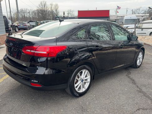 Used 2017 Ford Focus SE image 5