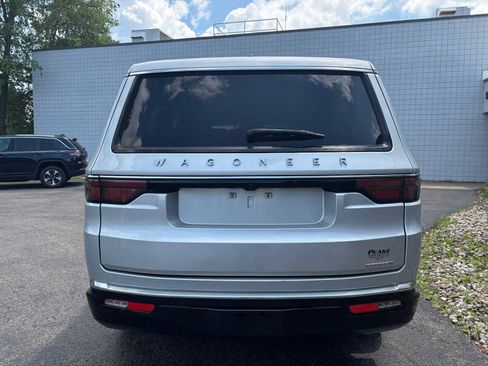 Used 2024 Jeep Wagoneer Series II AWD/4WD image 5