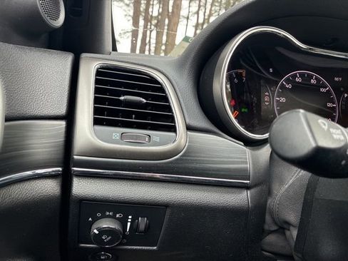 Used 2020 Jeep Grand Cherokee Limited image 26