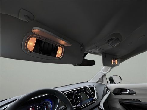 Used 2024 Chrysler Pacifica Touring-L image 27