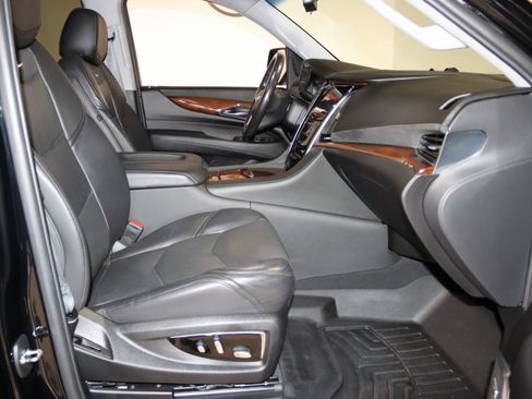 Used 2020 Cadillac Escalade ESV Premium Luxury image 59