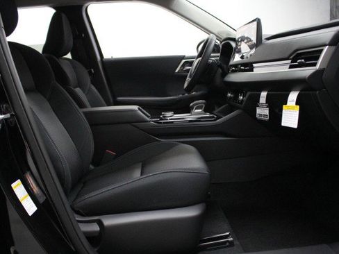 New 2026 Mitsubishi Outlander ES image 18