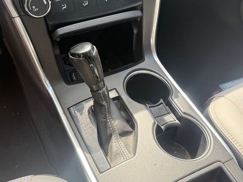 Used 2017 Toyota Camry SE image 9