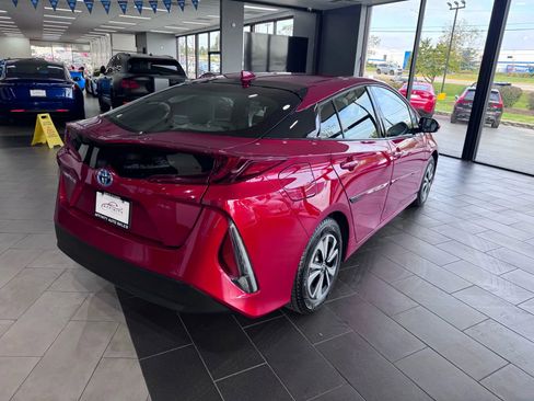 Used 2017 Toyota Prius Prime Premium image 5