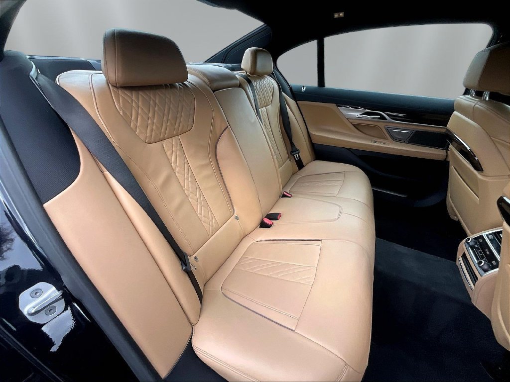 Used 2021 BMW 750i xDrive w/ M Sport Package AWD/4WD image 25