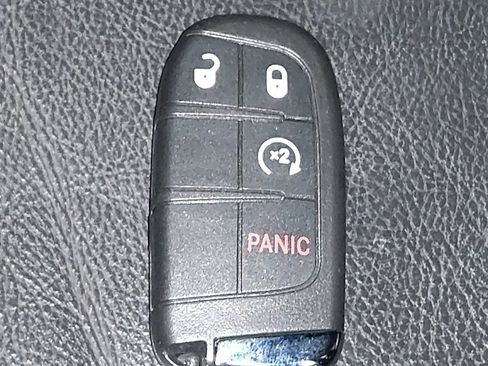 Used 2019 Jeep Renegade Limited w/ UConnect 8.4 Nav Group AWD/4WD image 32