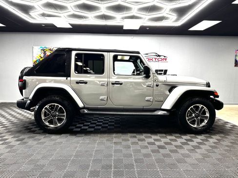 Used 2019 Jeep Wrangler Unlimited Sahara w/ Safety Group image 17