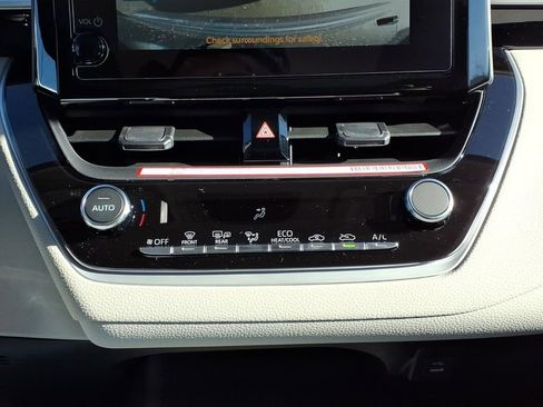 Used 2022 Toyota Corolla LE image 11