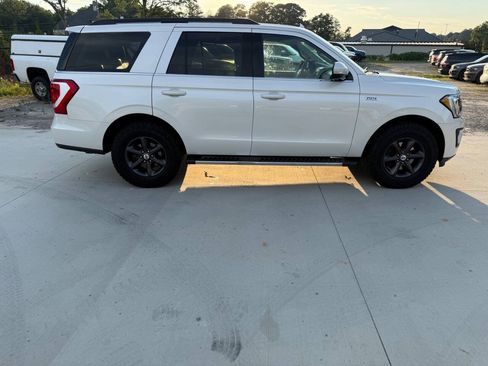 Used 2018 Ford Expedition XLT w/ Equipment Group 202A AWD/4WD image 9