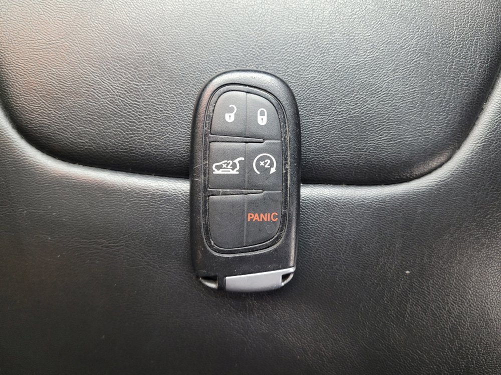 Used 2020 Jeep Cherokee Latitude Plus FWD image 32