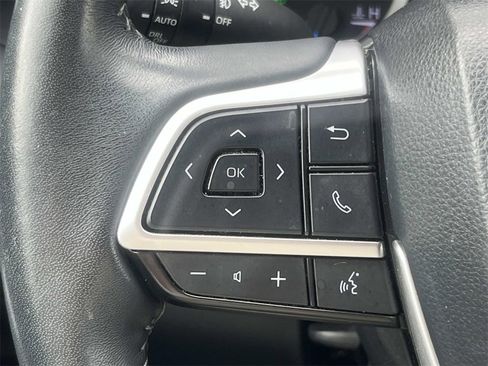 Used 2023 Toyota Highlander LE image 28