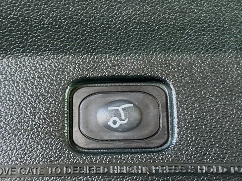 Used 2018 Ford Explorer Limited image 31